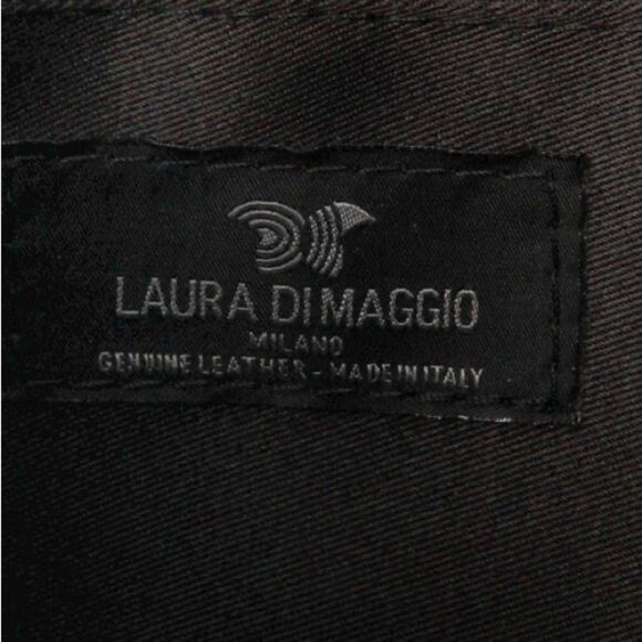 LAURA DI MAGGIO patent crinkled and Shearling hand bag Black color. - Picture 6 of 12